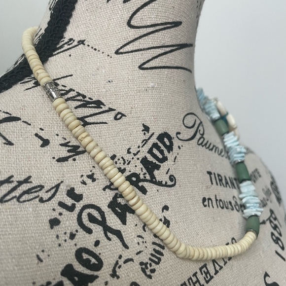 Shell Necklace - Picture 4 of 8